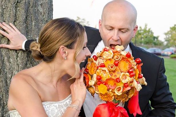 Brides can now carry pizza down the aisle instead of flowers as restaurant  creates quirky wedding bouquet - Mirror Online